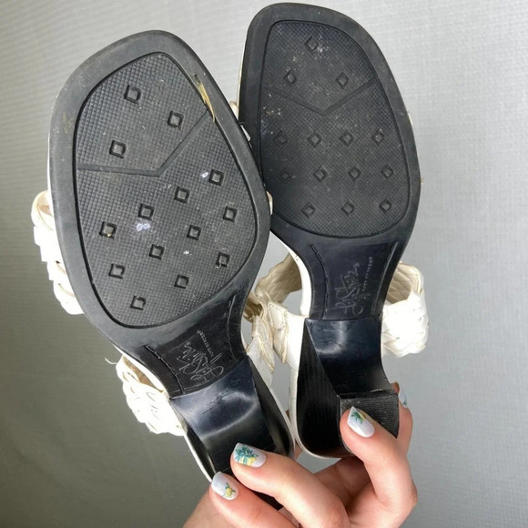 Life Stride | White Strappy‎ Slip On Heels 6 - Picture 4 of 6